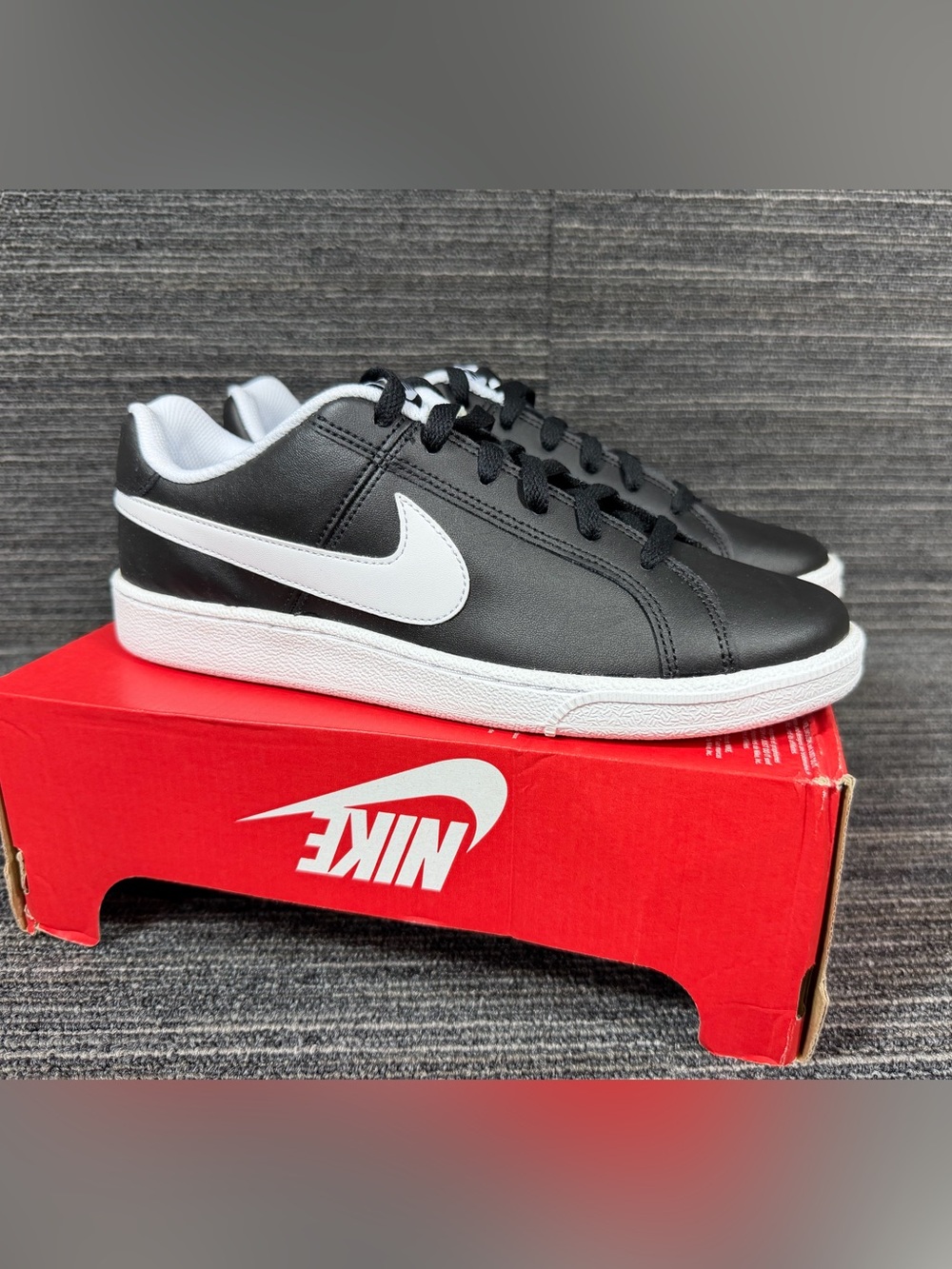 Nike Court Royale Black and White Low-Top Sneakers Men’s 8 New
